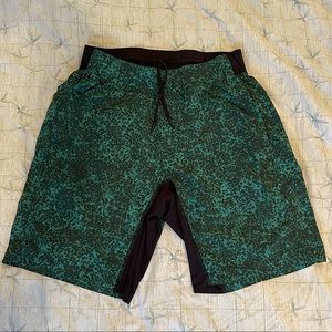 Lulu lemon THE SHORT 9” M, Great Condition